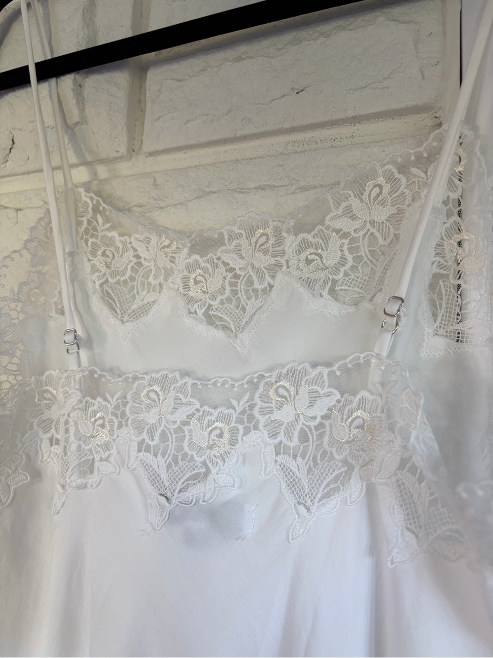 Eileen West Santorini Satin Gown White Size Medium - Picture 10 of 13